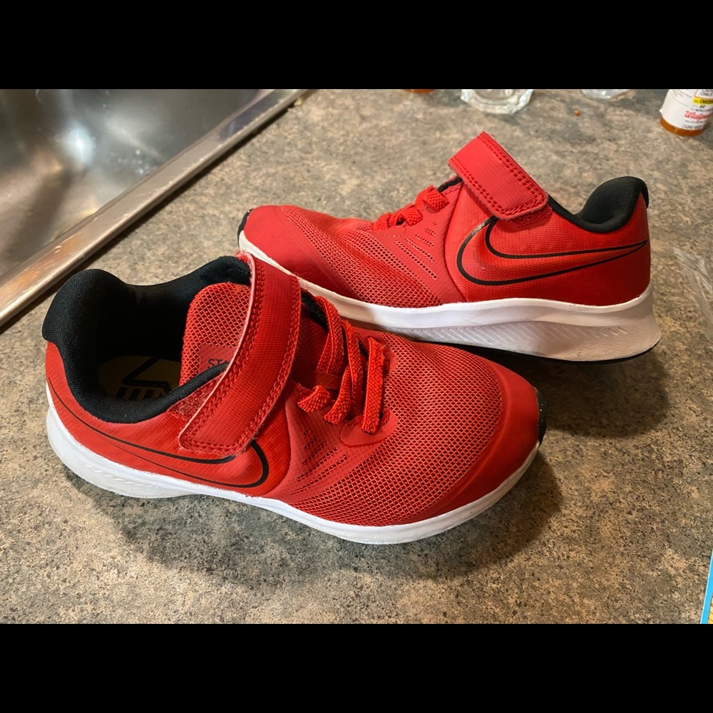 Nike tennis shoes